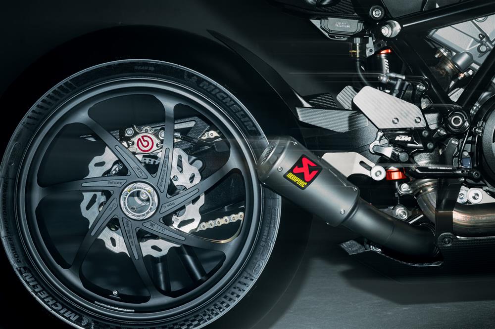 Close up of the Super Duke RR Track's components